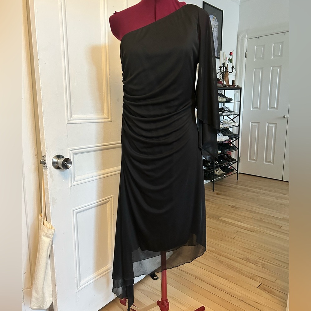 Chic Black One-Shoulder Dress